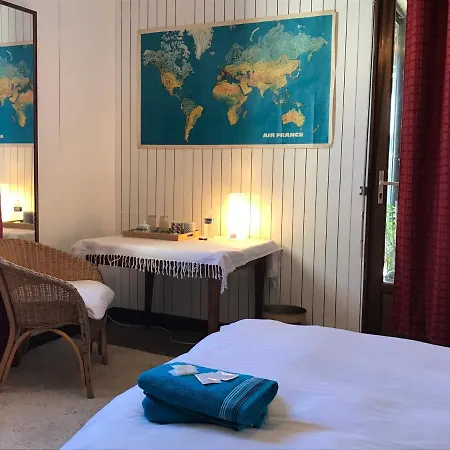 Chambre, Terrasse Et Piscine De L'impasse Du Pressoir *