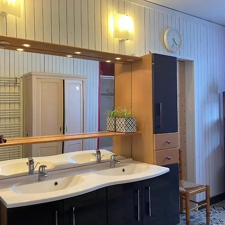 Chambre, Terrasse Et Piscine De L'impasse Du Pressoir Homestay *