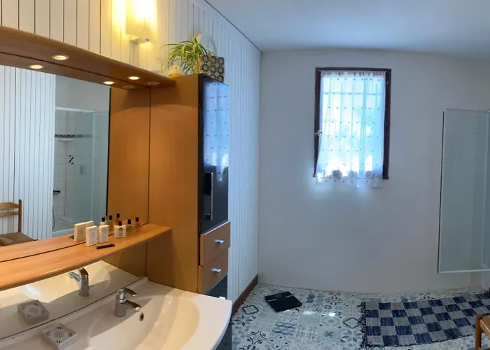 Chambre, Terrasse Et Piscine De L'impasse Du Pressoir Quarto em Acomodações Particulares *
